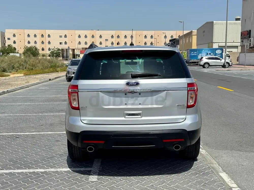 Ford explorer XLT full option car GCC spec single owner accident free two key available - Image 4
