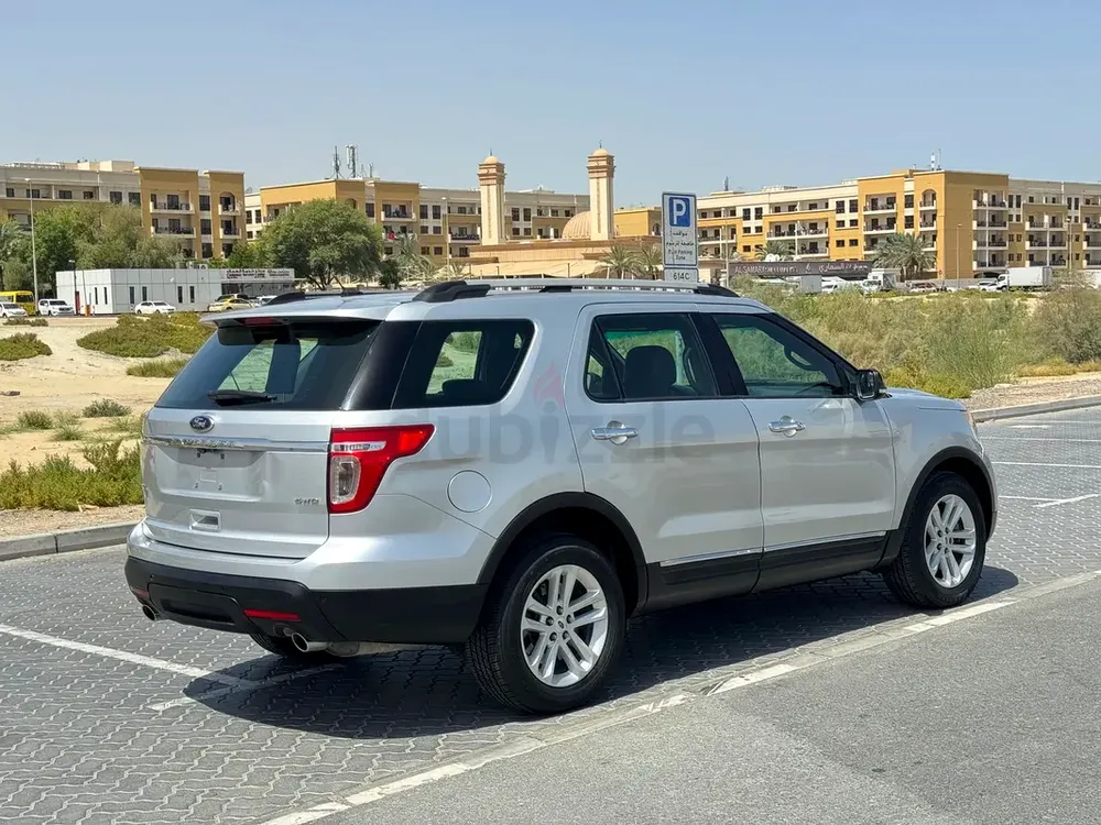 Ford explorer XLT full option car GCC spec single owner accident free two key available - Image 5
