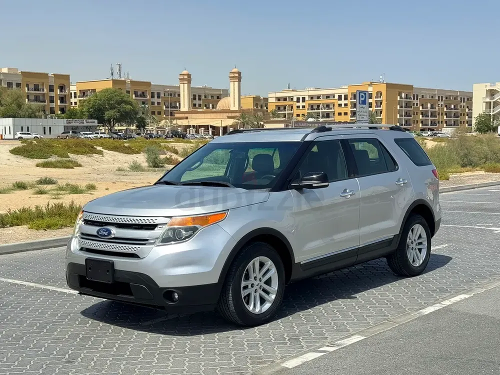 Ford explorer XLT full option car GCC spec single owner accident free two key available - Image 6