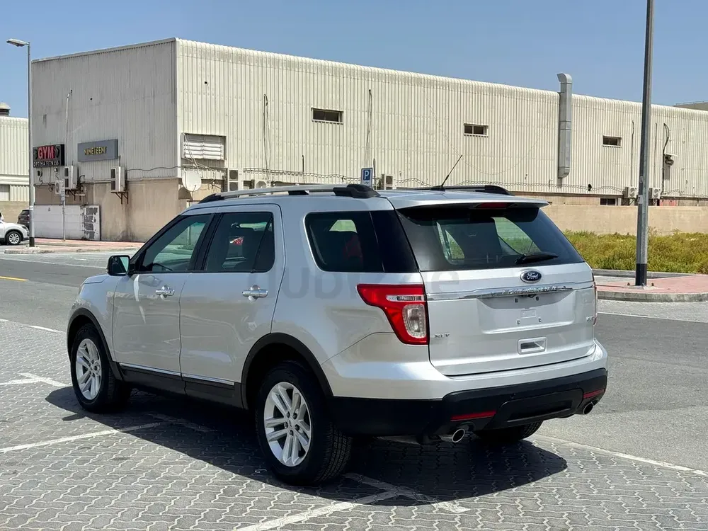 Ford explorer XLT full option car GCC spec single owner accident free two key available - Image 7
