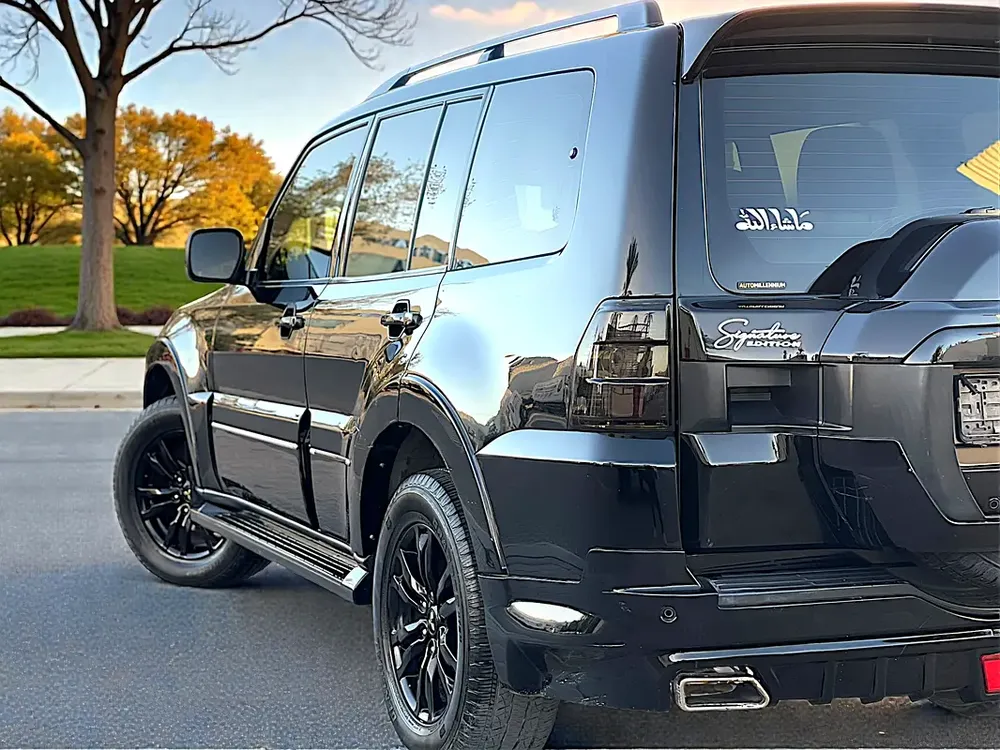 AED 1,250 EMI PM | MITSUBISHI PAJERO | SIGNATURE EDITION | FULL SERVICE HISTORY | 0% DOWNPAYMENT - Image 10