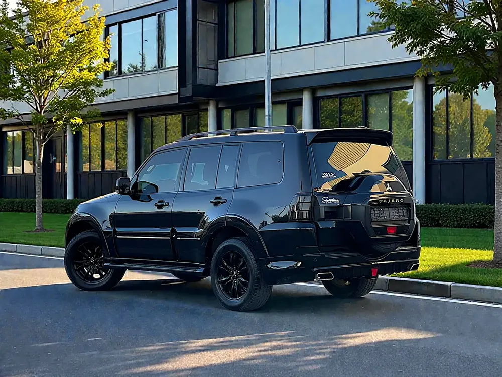 AED 1,250 EMI PM | MITSUBISHI PAJERO | SIGNATURE EDITION | FULL SERVICE HISTORY | 0% DOWNPAYMENT - Image 7
