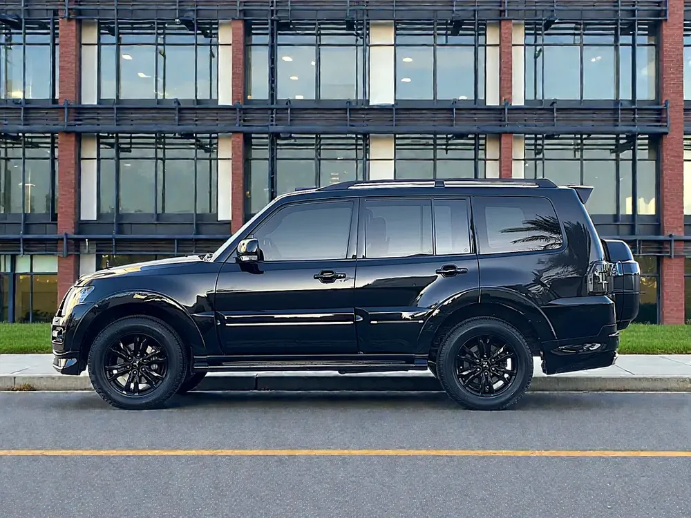 AED 1,250 EMI PM | MITSUBISHI PAJERO | SIGNATURE EDITION | FULL SERVICE HISTORY | 0% DOWNPAYMENT - Image 8