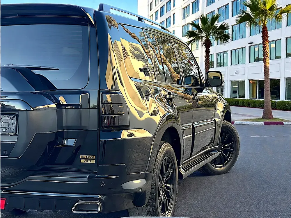 AED 1,250 EMI PM | MITSUBISHI PAJERO | SIGNATURE EDITION | FULL SERVICE HISTORY | 0% DOWNPAYMENT - Image 9