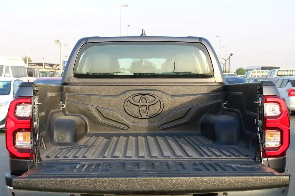 RHD - TOYOTA HILUX 2.8L DIESEL DOUBLE CAB 4WD HIGH AUTO - Image 5