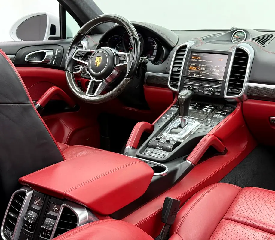 2016 Porsche Cayenne GTS, Carbon Fiber Interior, Fully Loaded, Excellent Condition, GCC - Image 11
