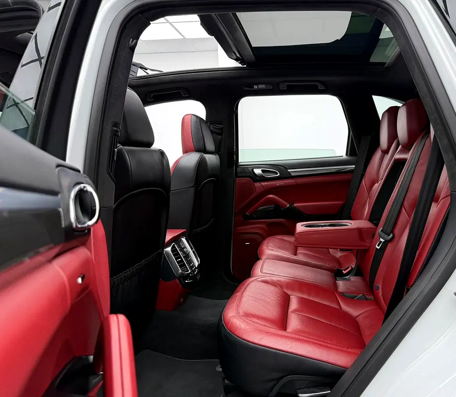 2016 Porsche Cayenne GTS, Carbon Fiber Interior, Fully Loaded, Excellent Condition, GCC - Image 17