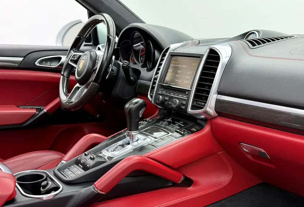 2016 Porsche Cayenne GTS, Carbon Fiber Interior, Fully Loaded, Excellent Condition, GCC - Image 7
