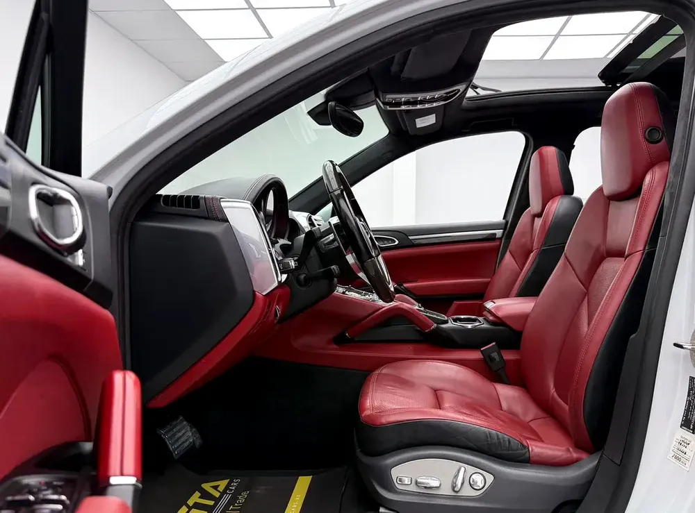 2016 Porsche Cayenne GTS, Carbon Fiber Interior, Fully Loaded, Excellent Condition, GCC - Image 8