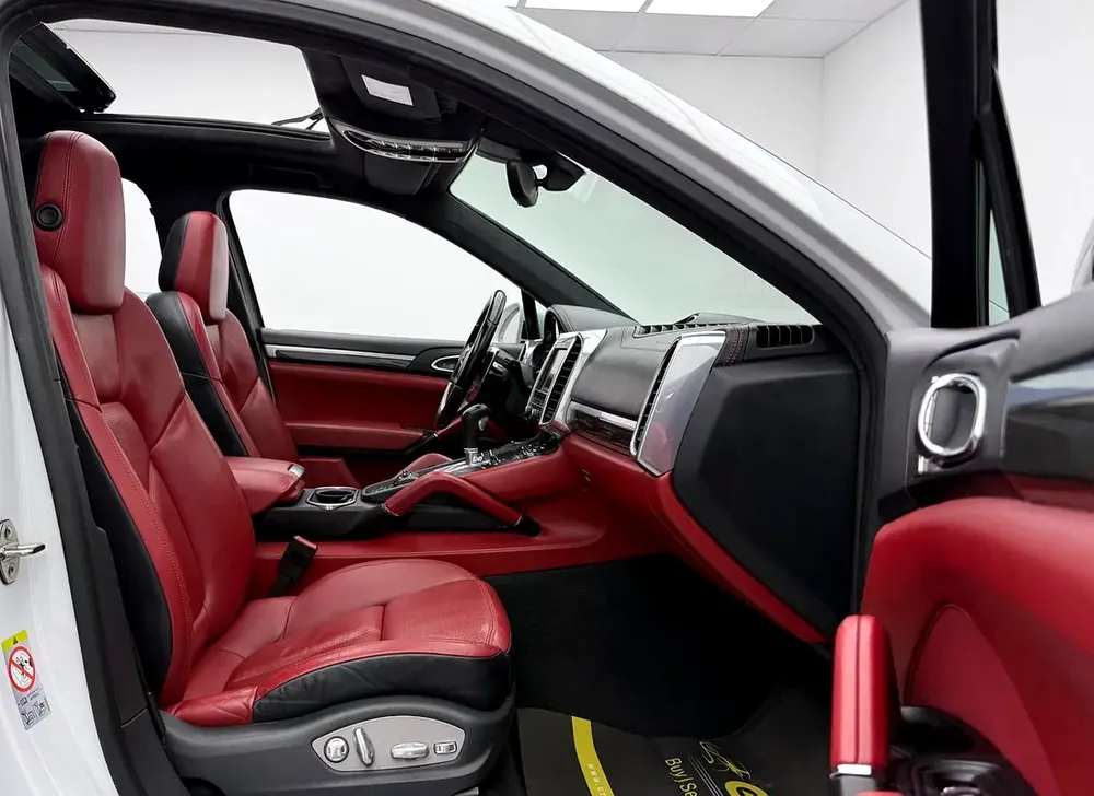 2016 Porsche Cayenne GTS, Carbon Fiber Interior, Fully Loaded, Excellent Condition, GCC - Image 9