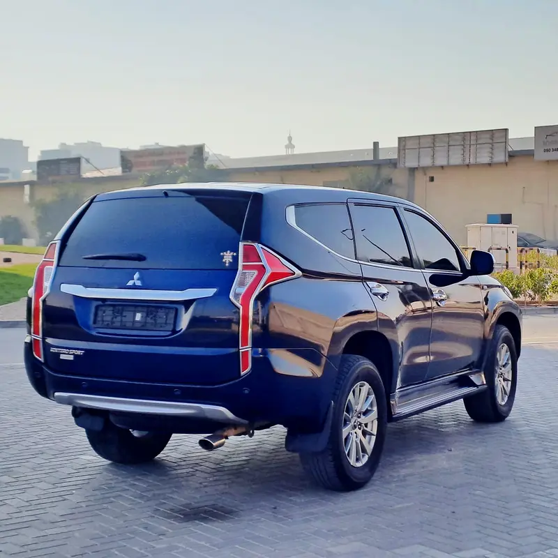 Mitsubishi Montero // Gcc space // No Accident // No Reprint // Model 2016 // Good conditions - Image 4