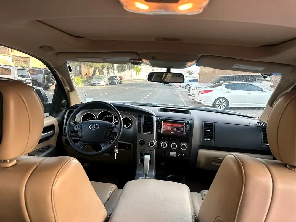 GCC Specs Toyota Sequoia Limited 2013 - Reliable and Spacious SUV - Image 11