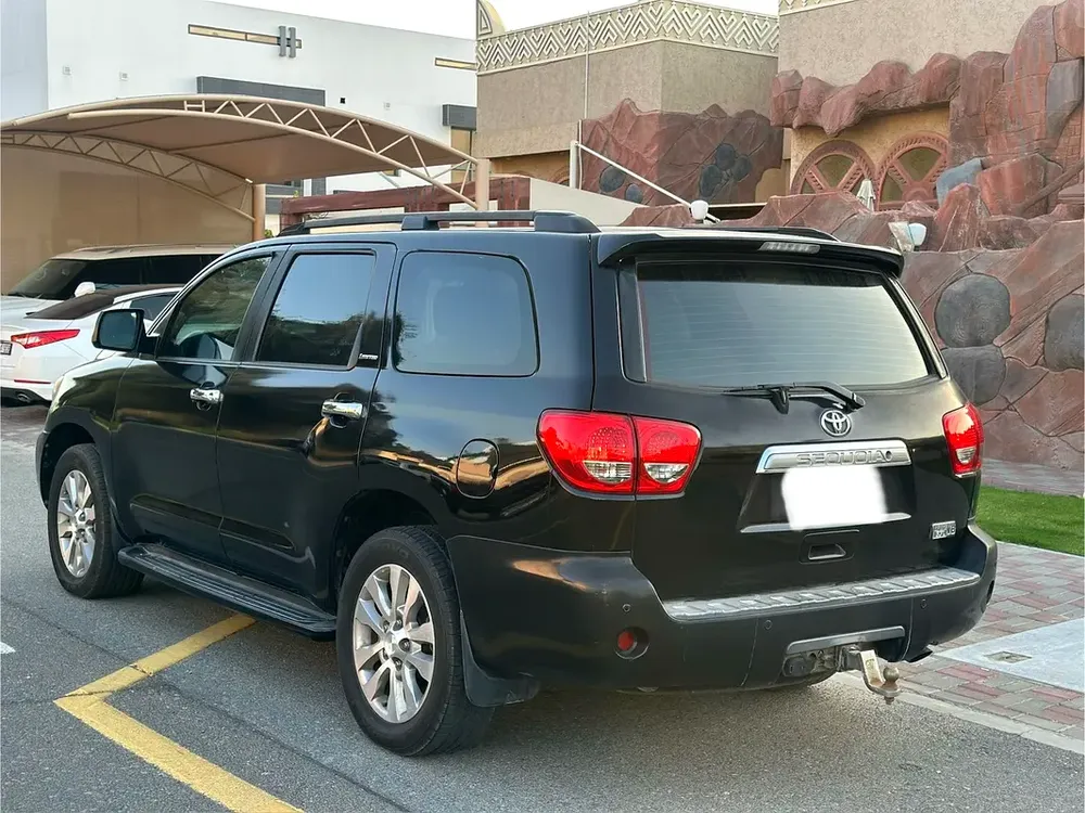 GCC Specs Toyota Sequoia Limited 2013 - Reliable and Spacious SUV - Image 5