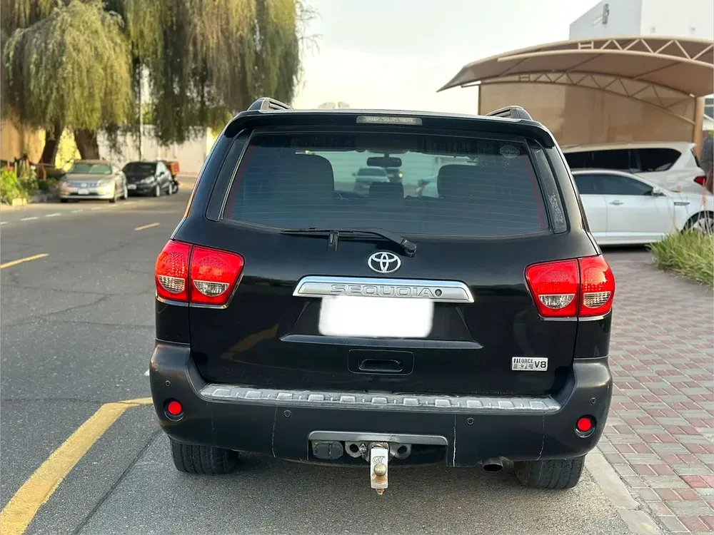GCC Specs Toyota Sequoia Limited 2013 - Reliable and Spacious SUV - Image 6
