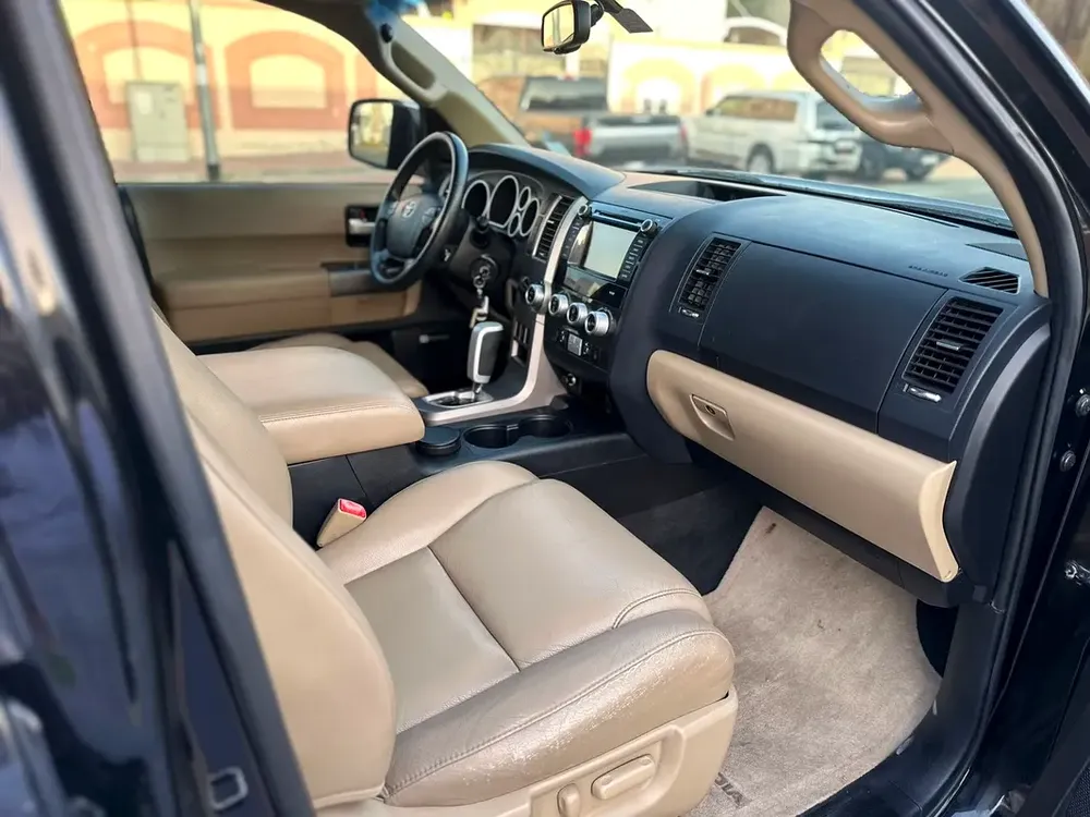 GCC Specs Toyota Sequoia Limited 2013 - Reliable and Spacious SUV - Image 8