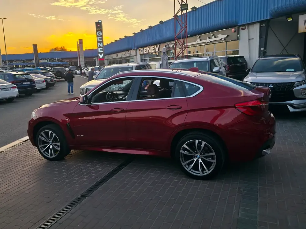 BMW X6 XDrive 3.5 M-Kit Twin Power Turbo Full Option Gcc Single Owner Original Paint Well Maintaind - Image 8