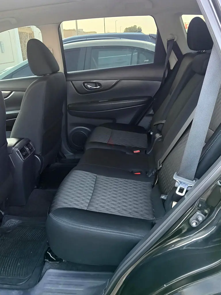 Nissan rogue full option - Image 4