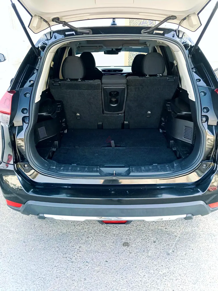 Nissan rogue full option - Image 5