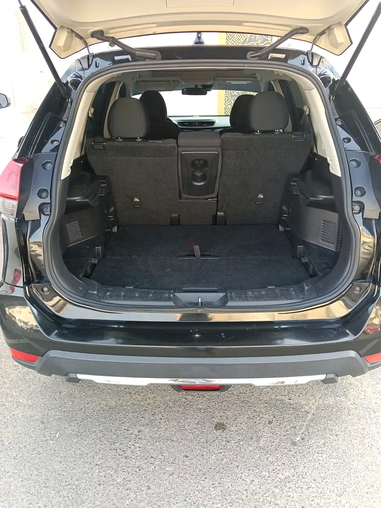 Nissan rogue full option - Image 6