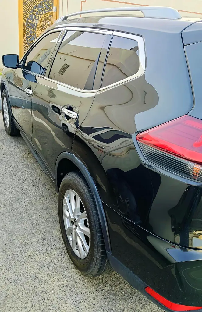 Nissan rogue full option - Image 9