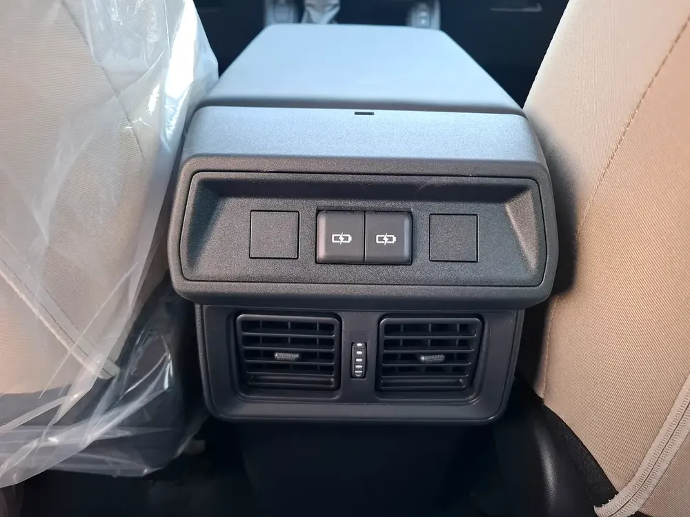 Toyota Rav4 XLE 2.5L 2026 Hybrid White (Export Only) - Image 12
