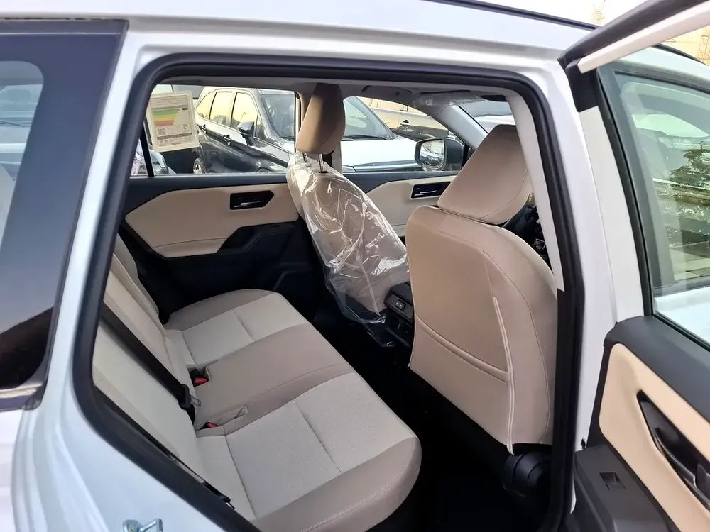 Toyota Rav4 XLE 2.5L 2026 Hybrid White (Export Only) - Image 19