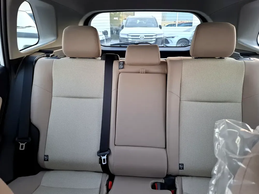 Toyota Rav4 XLE 2.5L 2026 Hybrid White (Export Only) - Image 8