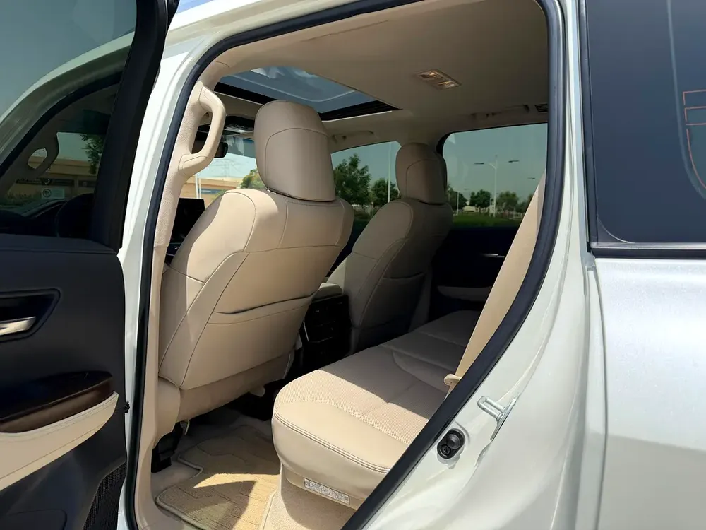 Toyota Land Cruiser-GXR-2022 -GCC Specs - Image 10