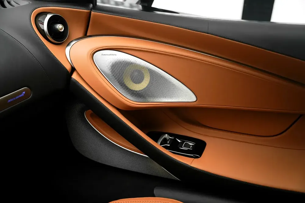 2025 MCLAREN GTS WITH WARRANTY  SERVICE CONTRACT - Image 7