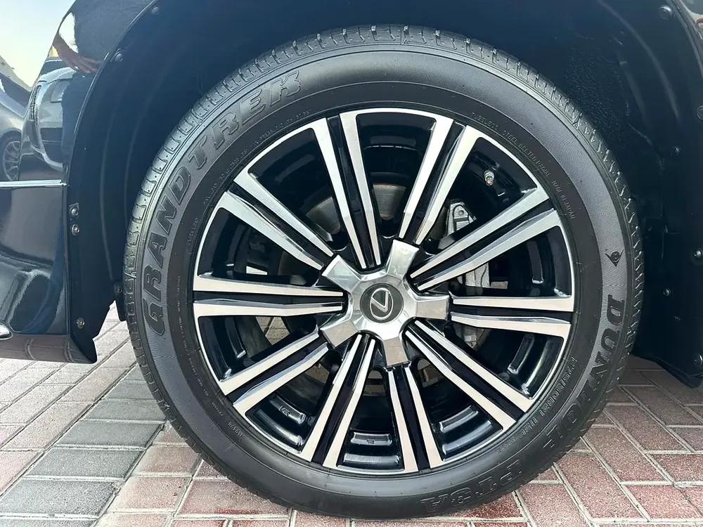 Lexus LX 570 Platinum 2018 - Canadian Specs - Excellent Condition - Image 14