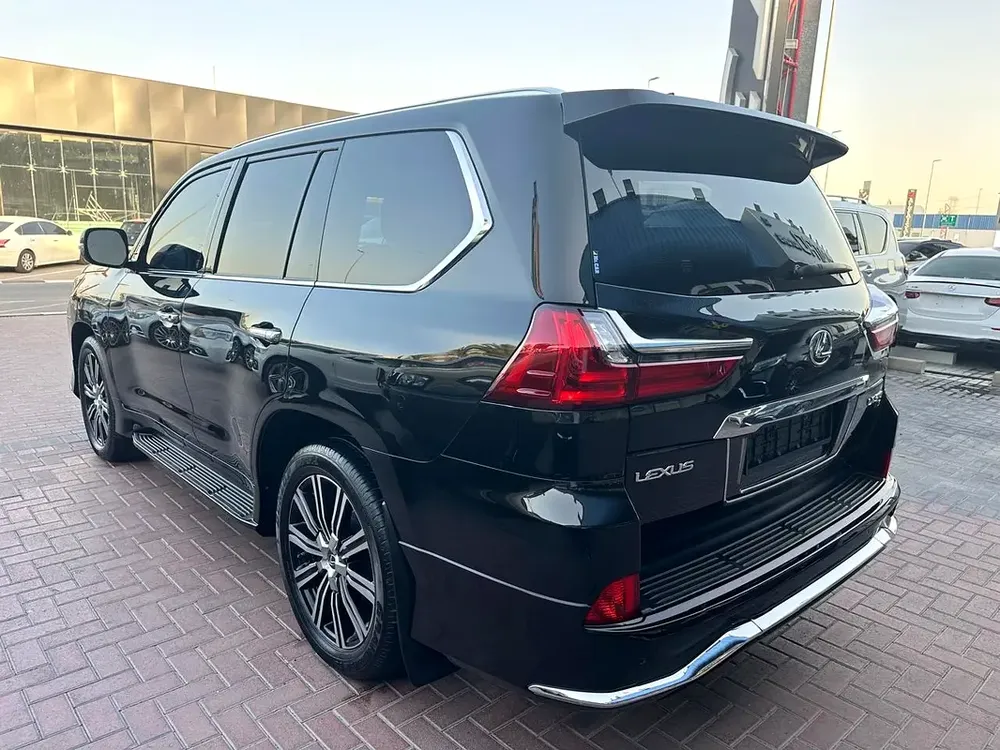 Lexus LX 570 Platinum 2018 - Canadian Specs - Excellent Condition - Image 4