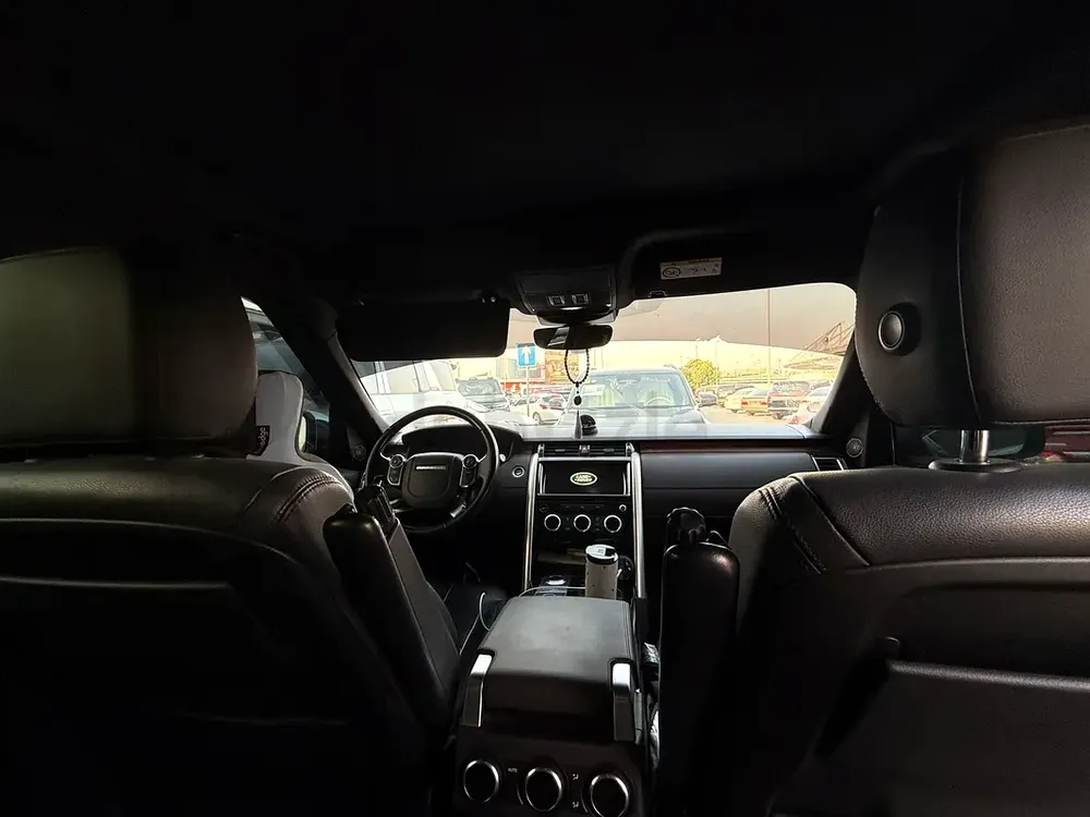 Land Rover Discovery HSE | 7 Seats | GCC - Image 11
