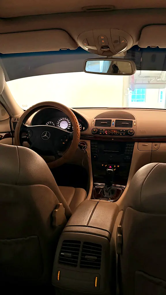 Mercedes E240 2003 (GCC Specs) - Image 16