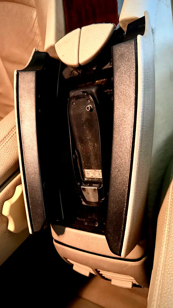 Mercedes E240 2003 (GCC Specs) - Image 18