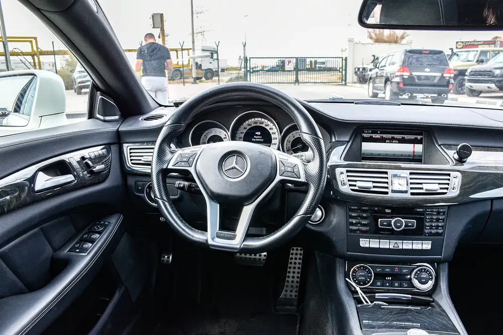 2013 - BENZ CLS550 STW - SUPER CLEAN - LIKE NEW - ONLY 138,000 KM - Image 11