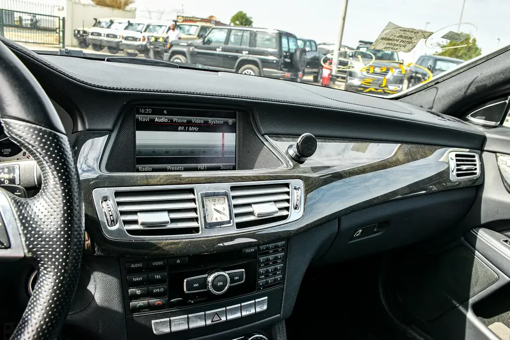 2013 - BENZ CLS550 STW - SUPER CLEAN - LIKE NEW - ONLY 138,000 KM - Image 12
