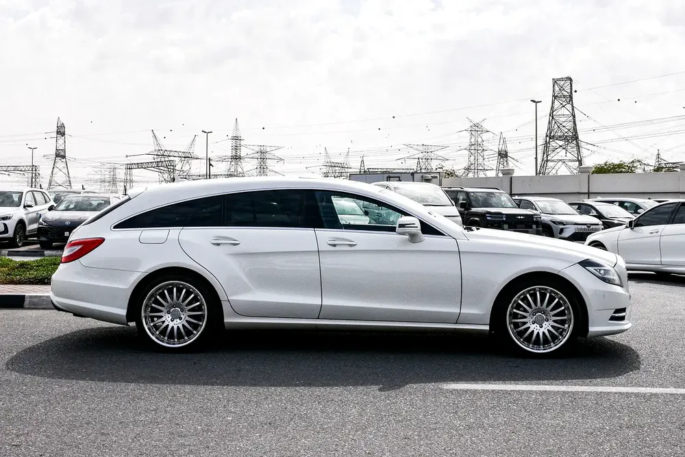 2013 - BENZ CLS550 STW - SUPER CLEAN - LIKE NEW - ONLY 138,000 KM - Image 4