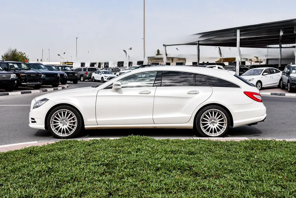 2013 - BENZ CLS550 STW - SUPER CLEAN - LIKE NEW - ONLY 138,000 KM - Image 5