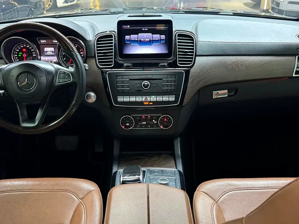 AED 1,914 P.MP | Mercedes-Benz GLS 500 | 4.7L V8 | 2018, GCC Specs - Image 11