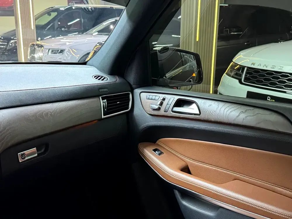AED 1,914 P.MP | Mercedes-Benz GLS 500 | 4.7L V8 | 2018, GCC Specs - Image 15
