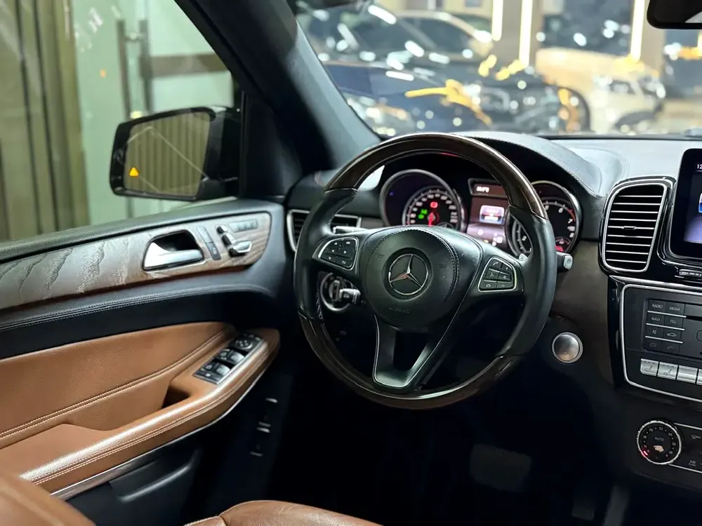 AED 1,914 P.MP | Mercedes-Benz GLS 500 | 4.7L V8 | 2018, GCC Specs - Image 17