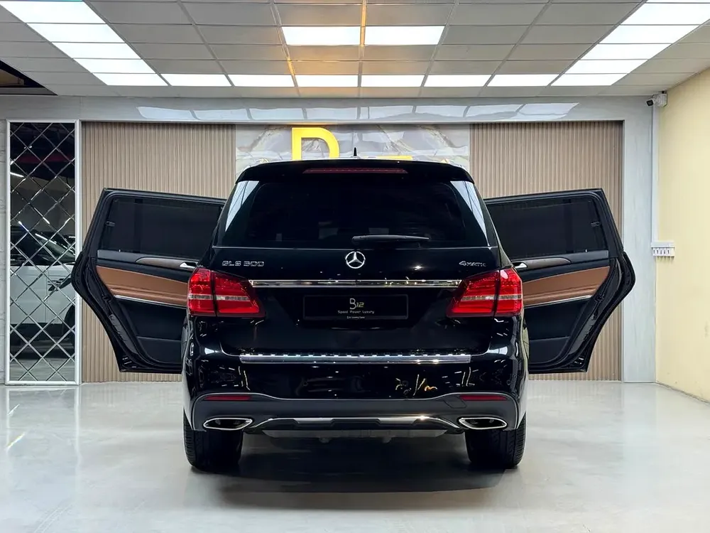 AED 1,914 P.MP | Mercedes-Benz GLS 500 | 4.7L V8 | 2018, GCC Specs - Image 4