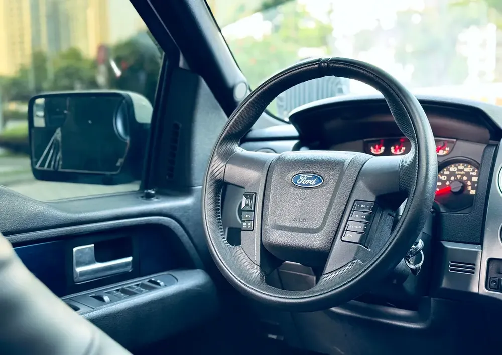 2012 FORD F150 RAPTOR SVT GCC SPECS IN EXCELLENT CONDITION - Image 14