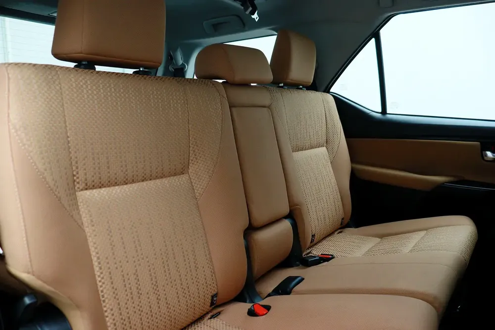 **Special offer** TOYOTA Fortuner 5 DR P 2.7L AT EXR RA - Image 13