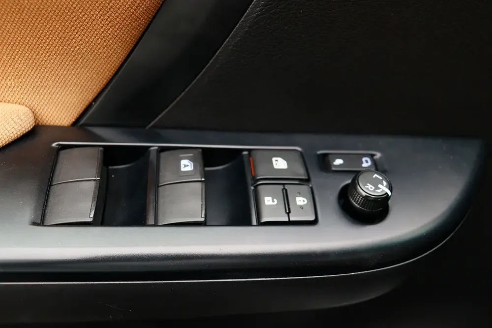 **Special offer** TOYOTA Fortuner 5 DR P 2.7L AT EXR RA - Image 16
