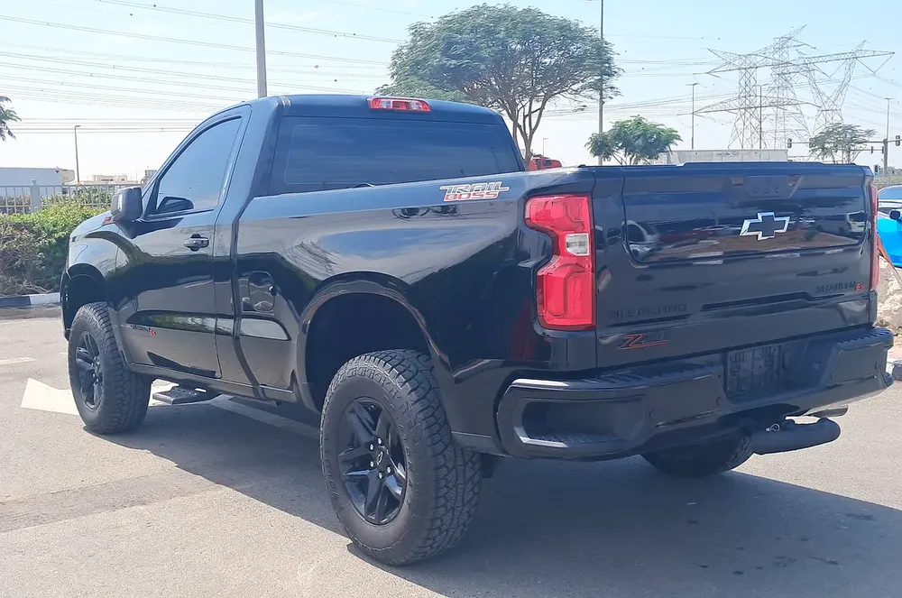 SHAHEEN SILVERADO 2023 TRAIL BOSS V8 10 GEAR GCC BIN HAMOODAH + ORGINAL PAINT EXTRA MODIFIED - Image 11