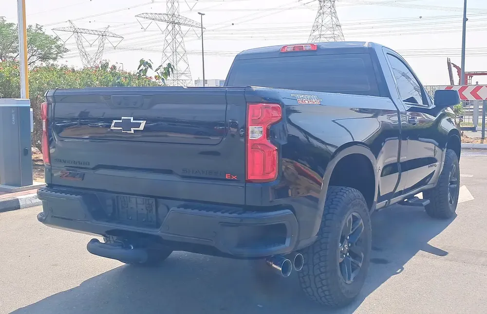 SHAHEEN SILVERADO 2023 TRAIL BOSS V8 10 GEAR GCC BIN HAMOODAH + ORGINAL PAINT EXTRA MODIFIED - Image 12