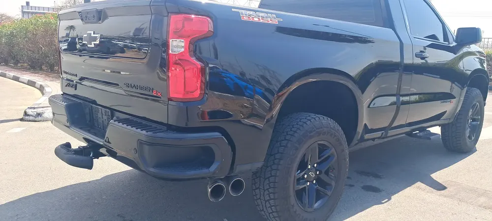 SHAHEEN SILVERADO 2023 TRAIL BOSS V8 10 GEAR GCC BIN HAMOODAH + ORGINAL PAINT EXTRA MODIFIED - Image 13
