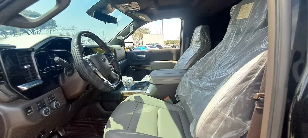 SHAHEEN SILVERADO 2023 TRAIL BOSS V8 10 GEAR GCC BIN HAMOODAH + ORGINAL PAINT EXTRA MODIFIED - Image 15