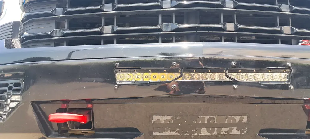 SHAHEEN SILVERADO 2023 TRAIL BOSS V8 10 GEAR GCC BIN HAMOODAH + ORGINAL PAINT EXTRA MODIFIED - Image 9